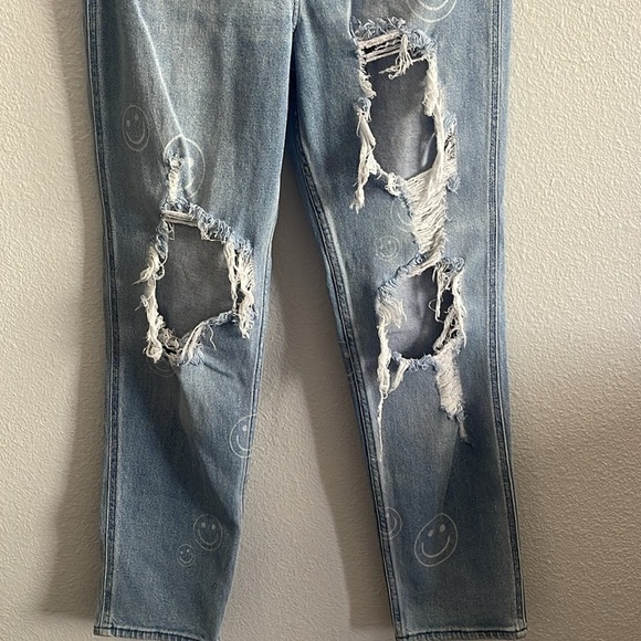 Hollister Ultra High Rise Mom Jeans Size 3R - Picture 4 of 9